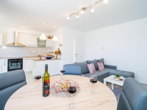 Apartment Cvjetkovi - Two Bedroom Apartment with Terrace and Sea View